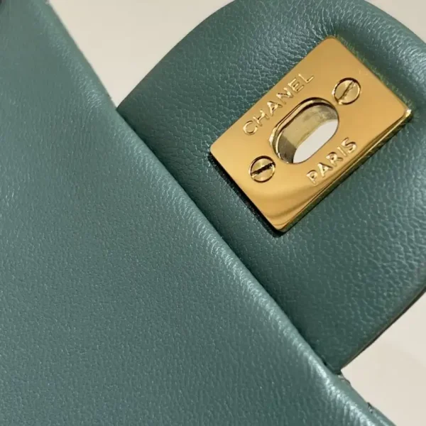 CHANEL Classic Flap 17cm Green - Image 2