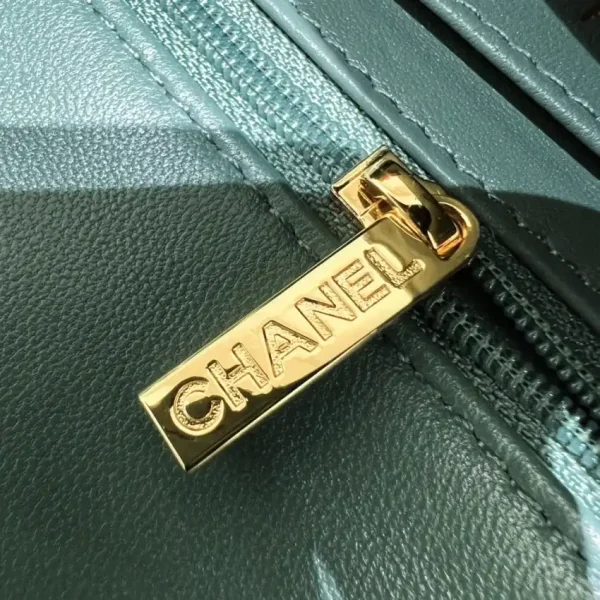 CHANEL Classic Flap 17cm Green - Image 8