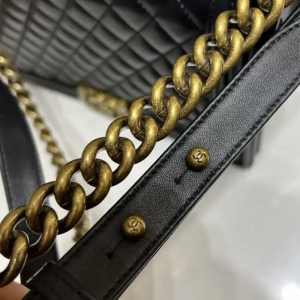 CHANEL Le Boy Large Black - Image 4
