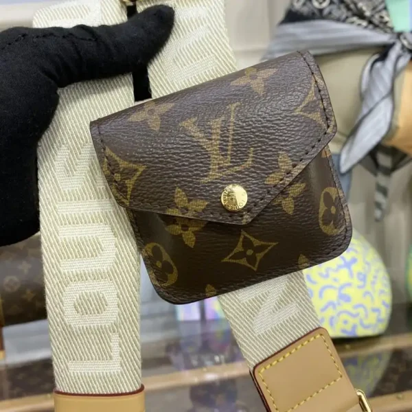 Louis Vuitton Utility Crossbody - Image 7