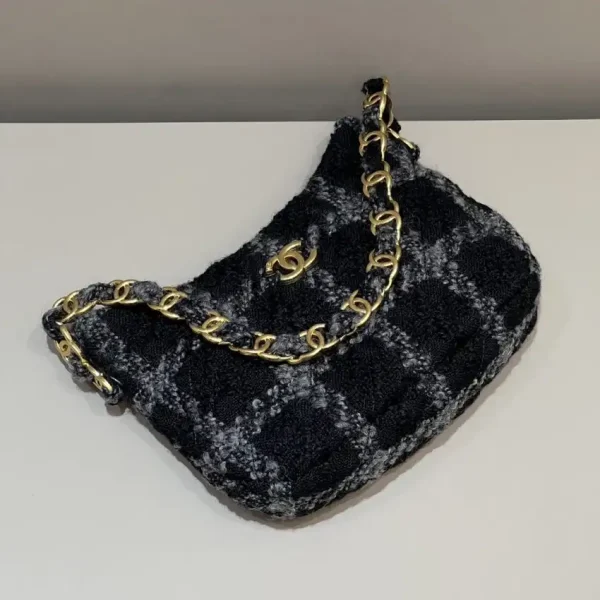 CHANEL 22k Woolen Hobo - Image 5