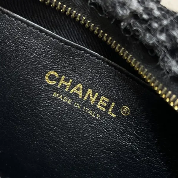CHANEL 22k Woolen Hobo - Image 7