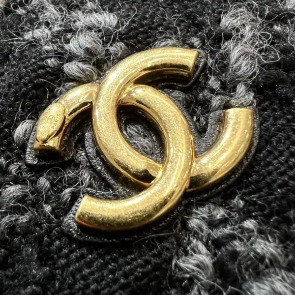 CHANEL 22k Woolen Hobo - Image 8