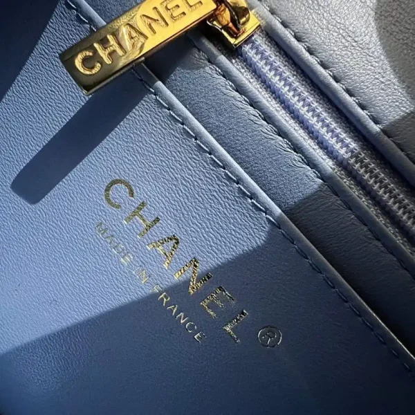 CHANEL Classic Flap 17cm Blue - Image 4