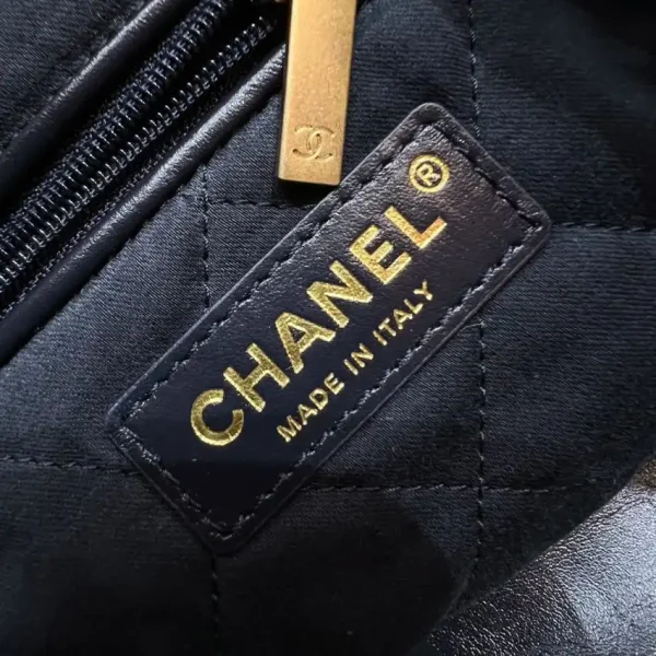 CHANEL 22 Small Handbag Dark Blue - Image 7