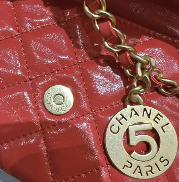 CHANEL Hobo Small Red - Image 5