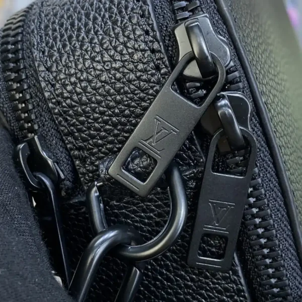 Louis Vuitton Alpha Messenger Black - Image 4