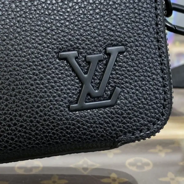 Louis Vuitton Alpha Messenger Black - Image 5