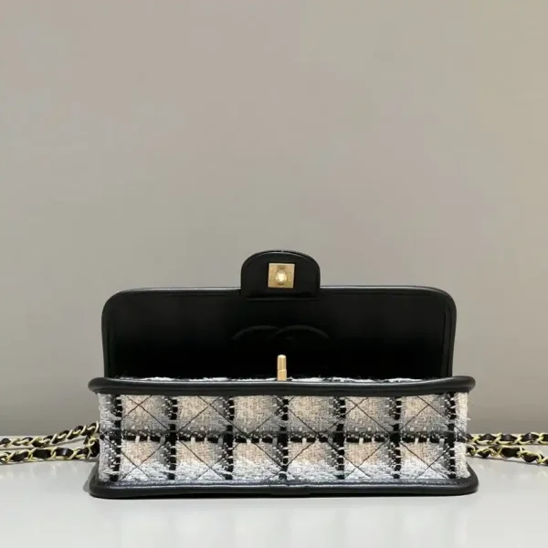 CHANEL 22K Postman Woolen Tofu Bag - Image 6