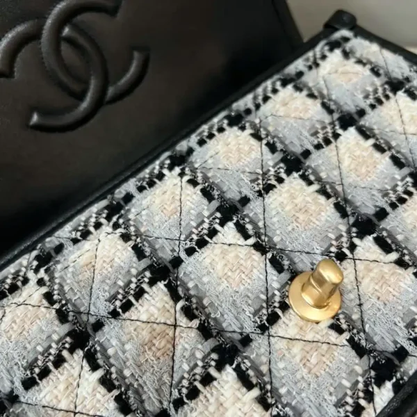 CHANEL 22K Postman Woolen Tofu Bag - Image 2