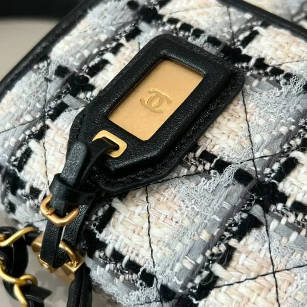 CHANEL 22K Postman Woolen Tofu Bag - Image 7