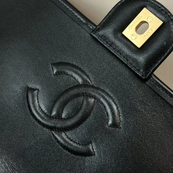 CHANEL 22K Postman Woolen Tofu Bag - Image 8