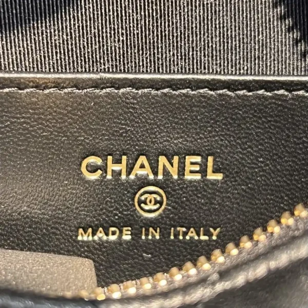 CHANEL 23c Pouch - Image 4