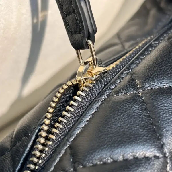 CHANEL 23c Pouch - Image 6