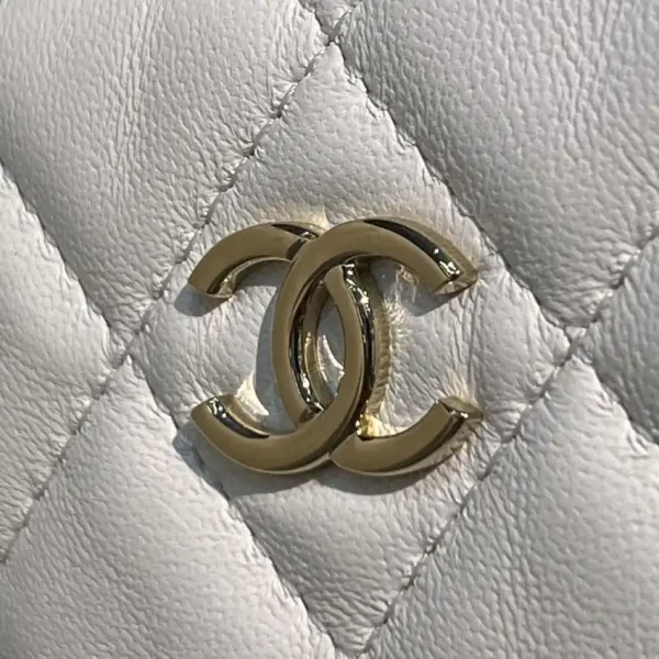 CHANEL 23c Pouch White - Image 6