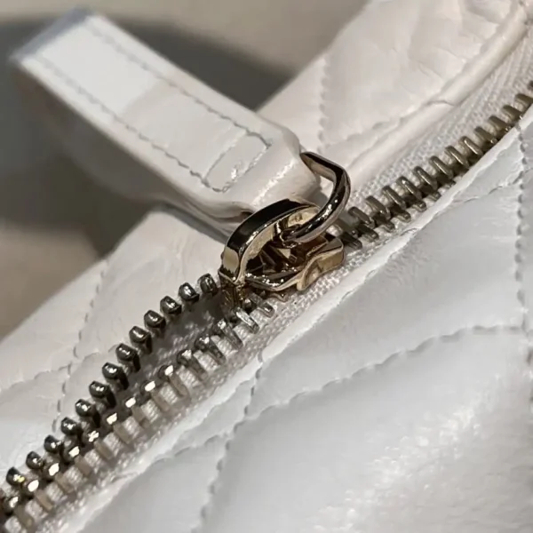 CHANEL 23c Pouch White - Image 8