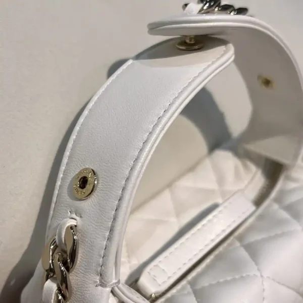 CHANEL 23c Pouch White - Image 9
