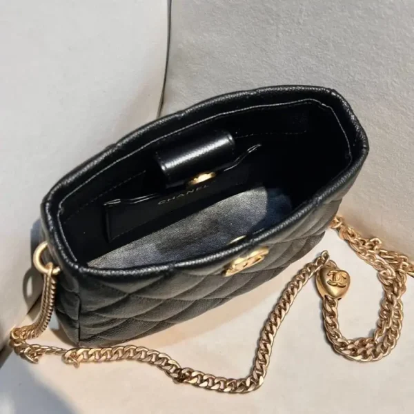 CHANEL 23c Hobo Love - Image 4