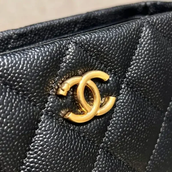 CHANEL 23c Hobo Love - Image 5