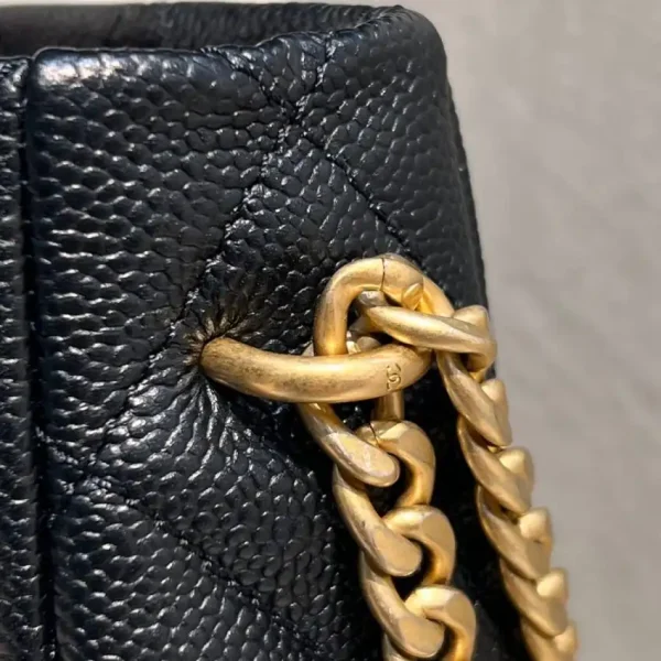 CHANEL 23c Hobo Love - Image 6