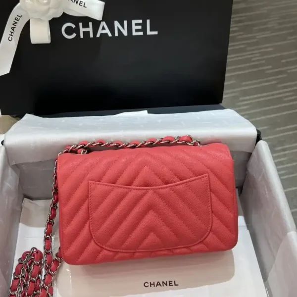 CHANEL Classic Flap V 20cm Red - Image 3