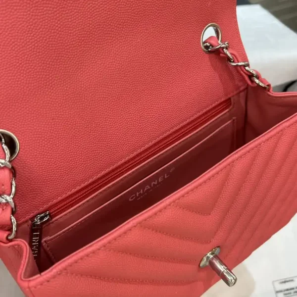CHANEL Classic Flap V 20cm Red - Image 4
