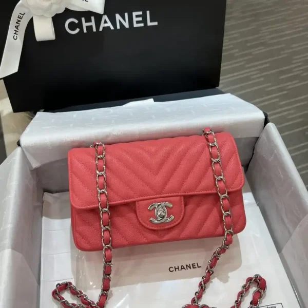 CHANEL Classic Flap V 20cm Red - Image 6