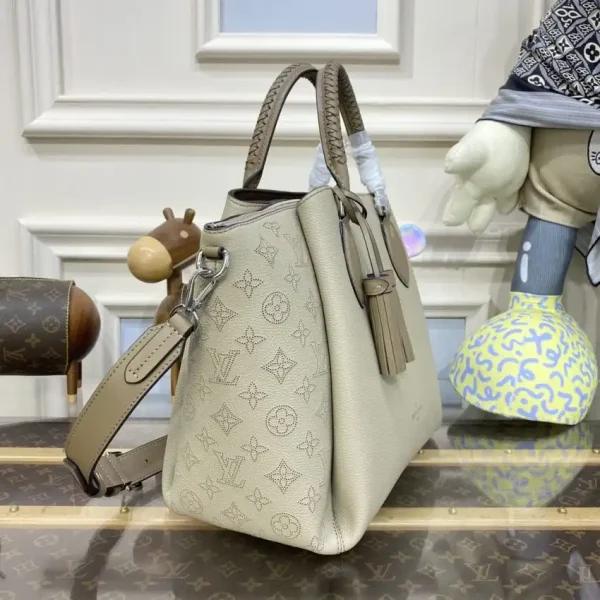 Louis Vuitton Humea Beige - Image 8