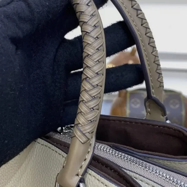 Louis Vuitton Humea Beige - Image 7