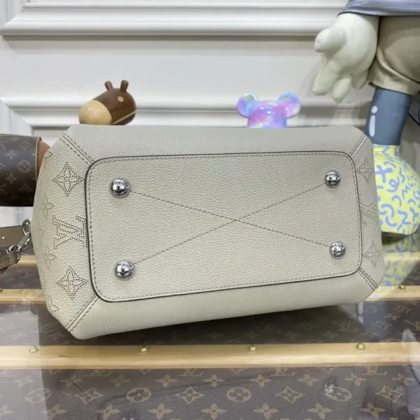 Louis Vuitton Humea Beige - Image 6