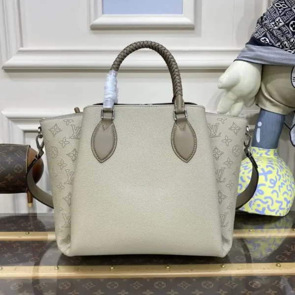 Louis Vuitton Humea Beige - Image 5