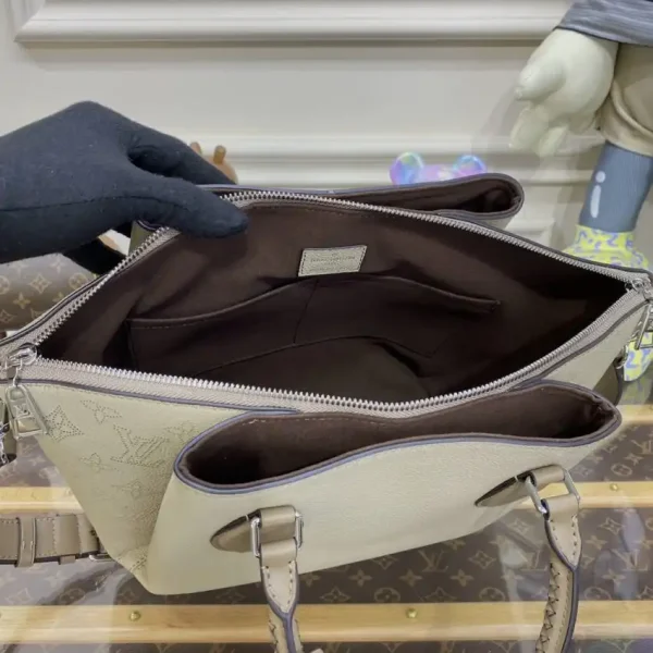 Louis Vuitton Humea Beige - Image 9