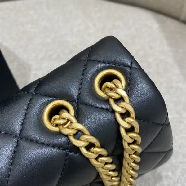 CHANEL Camellia Flap Black - Image 5