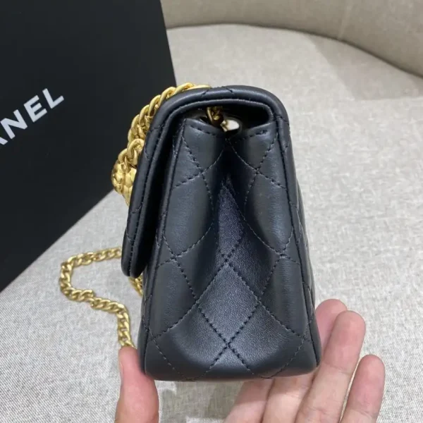 CHANEL Camellia Flap Black - Image 8