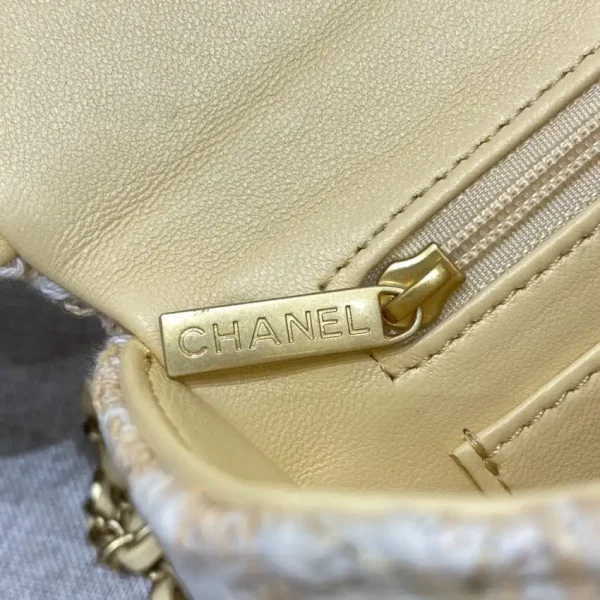 CHANEL Tweed Handle Crush Small Apricot - Image 4