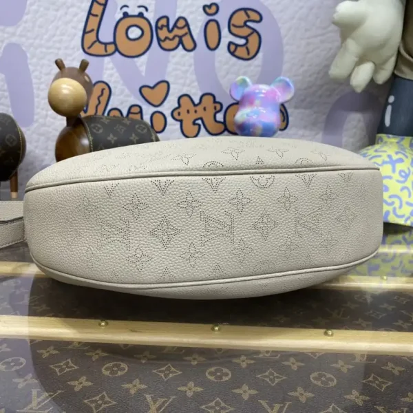 Louis Vuitton Baia Beige - Image 8