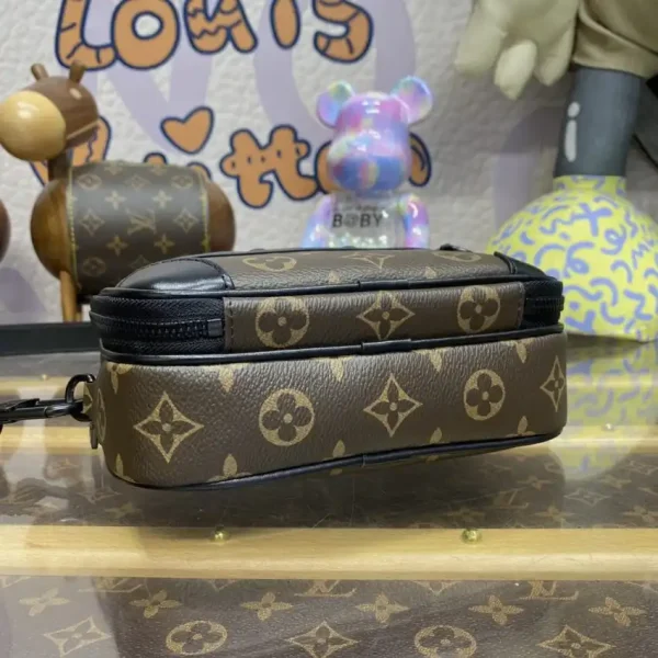 Louis Vuitton Alpha Messenger Brown Canvas - Image 9