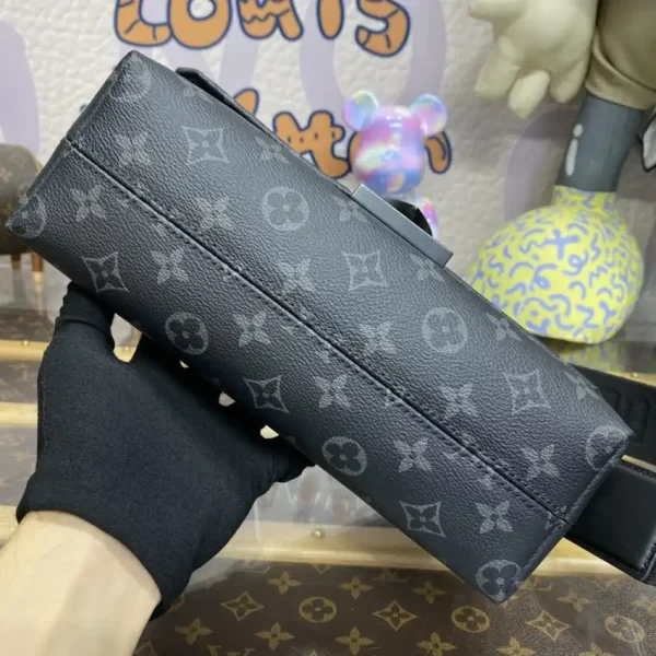 Louis Vuitton S-Cape Messenger Black - Image 8