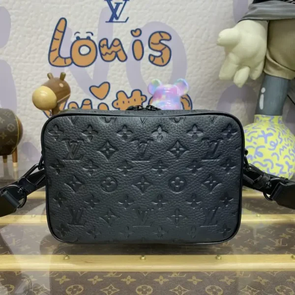 Louis Vuitton Steamer Messenger Black - Image 4