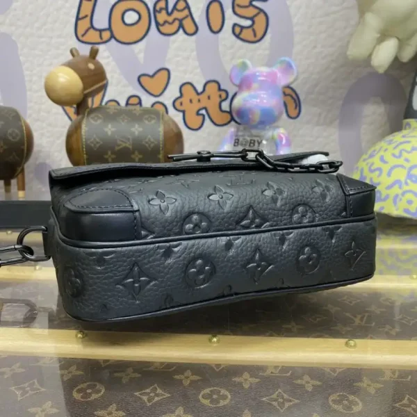 Louis Vuitton Steamer Messenger Black - Image 8