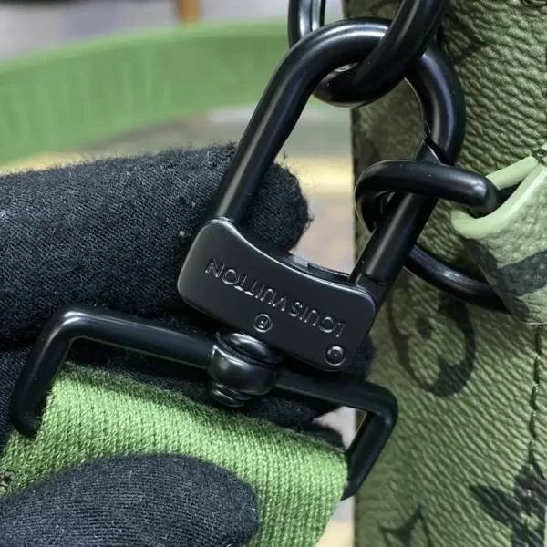 Louis Vuitton Trio Messenger Green - Image 8