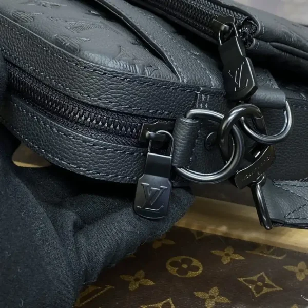 Louis Vuitton Trio Messenger Full Black - Image 4