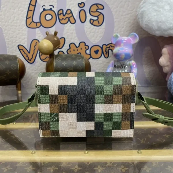 Louis Vuitton Steamer Wearable Wallet - Image 4