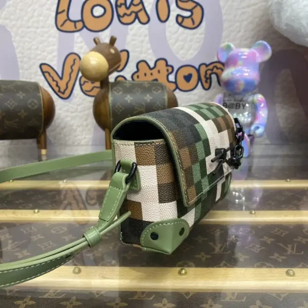 Louis Vuitton Steamer Wearable Wallet - Image 6