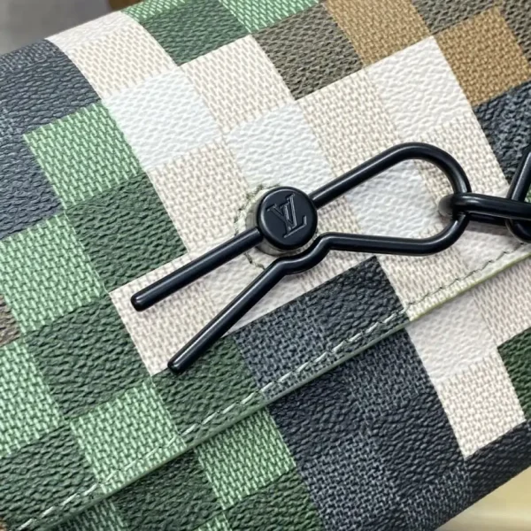 Louis Vuitton Steamer Wearable Wallet - Image 8