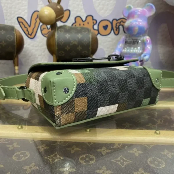 Louis Vuitton Steamer Wearable Wallet - Image 2