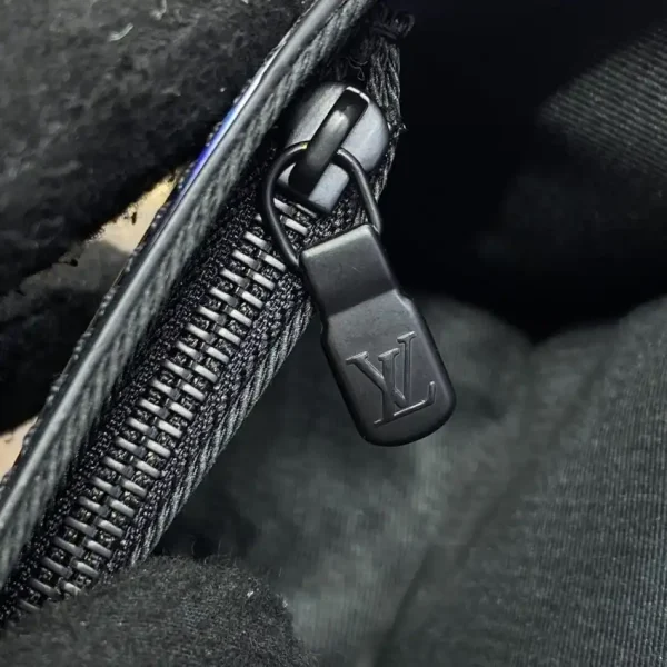 Louis Vuitton Steamer Wearable Wallet II - Image 2