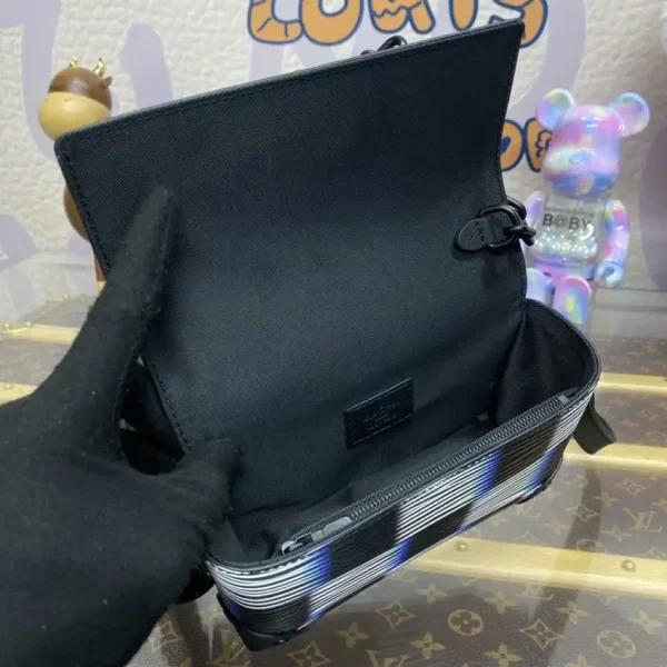 Louis Vuitton Steamer Wearable Wallet II - Image 7
