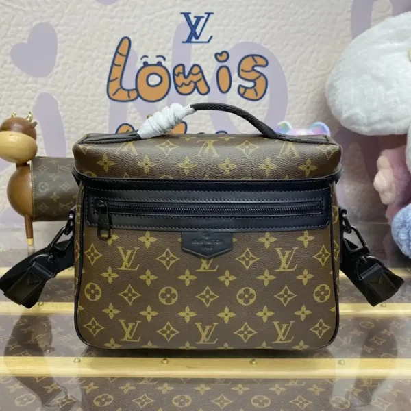 Louis Vuitton Trail Messenger Bag - Image 2