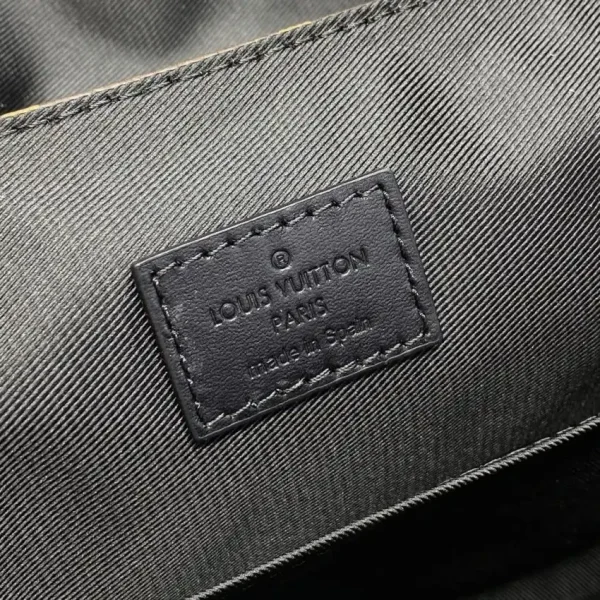 Louis Vuitton Trail Messenger Bag - Image 3